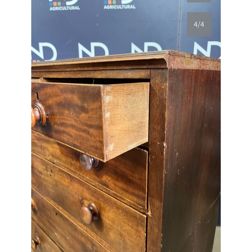 260 - CHEST OF DRAWERS