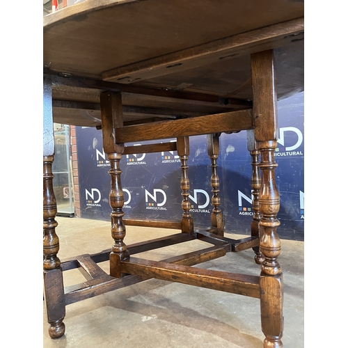 268 - DROP LEAF TABLE