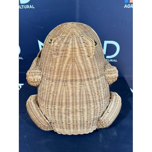 413 - WICKER FROG