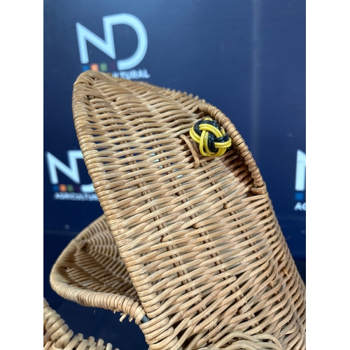 413 - WICKER FROG