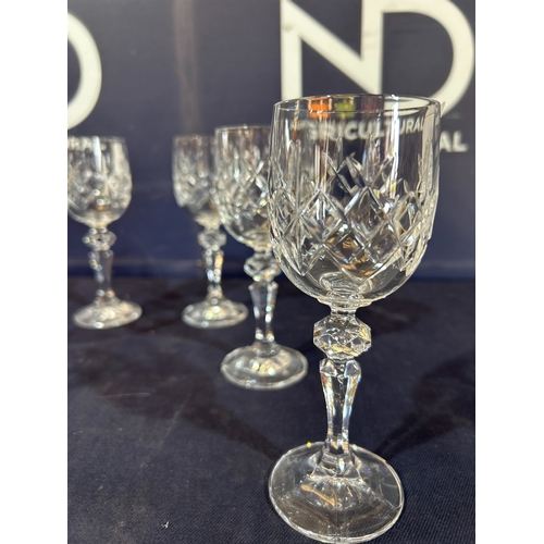 414 - GLASSWARE