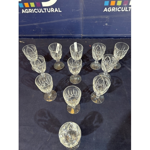 432 - GLASSWARE