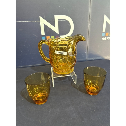 695 - GLASS JUG AND GLASSES