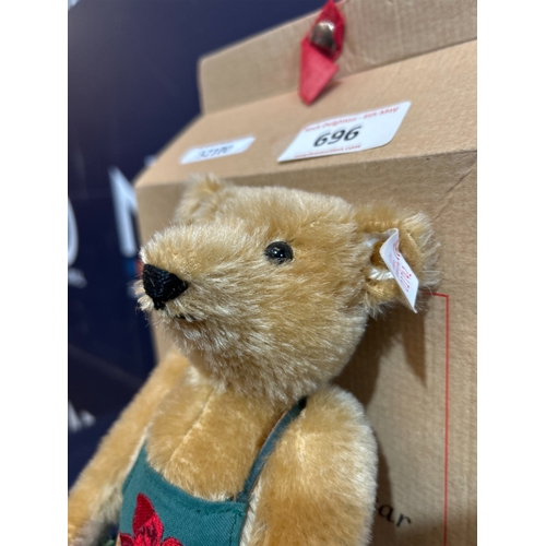 696 - GARDENING BEAR IN A BOX