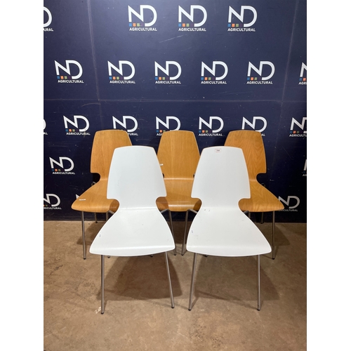 749 - CHAIRS