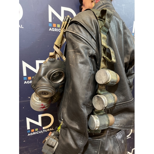 14 - ARNOLD SCHWARZENEGGER THE TERMINATOR LIFE-SIZE PROP
