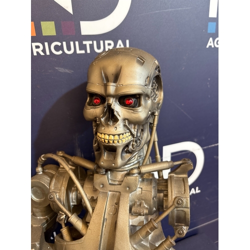 18 - TERMINATOR ROBOT PROP