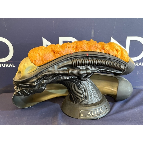 23 - ALIEN 25TH ANNIVERSARY BUST