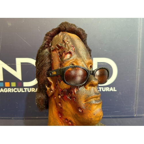 5 - ARNOLD SCHWARZENEGGER T-800 CYBORG PROP