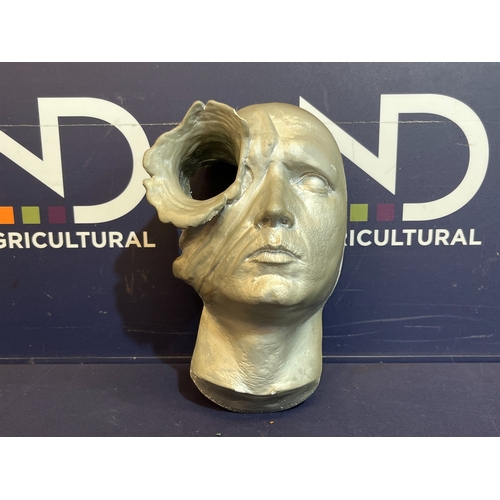 8 - TERMINATOR 2 REPLICA PROP