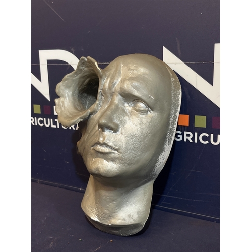 8 - TERMINATOR 2 REPLICA PROP