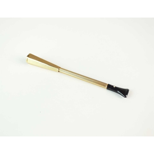 60 - A 9ct gold cheroot/cigarette holder, with engine turned decoration, 10.5cm long, weight approx 8.1g