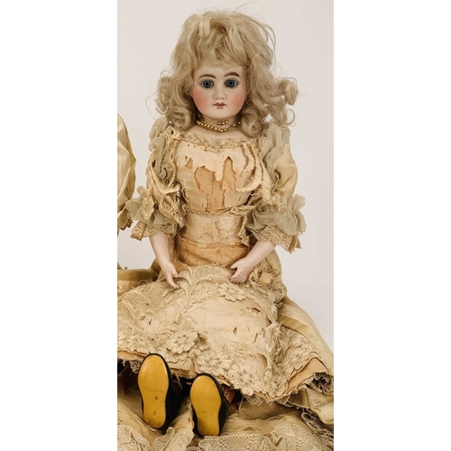 410 - Three German bisque-headed dolls The first Ernst Heubach, no.7, with blond wig, fixed blue eyes and ... 