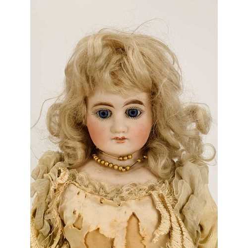 410 - Three German bisque-headed dolls The first Ernst Heubach, no.7, with blond wig, fixed blue eyes and ... 