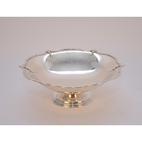 21 - A silver pedestal bowl, Barker Brothers Silver Ltd, Birmingham 1927, of shaped circular form and rai... 