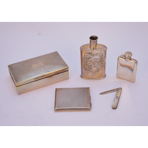 28 - A small collection of silver, comprising; a silver mounted glass flask by William Comyns, London 189... 