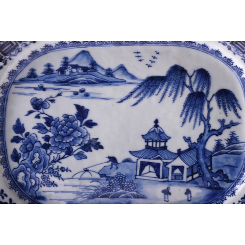 33 - A Chinese blue and white serving dish, 18th century Of canted rectangular form and decorated with a ... 