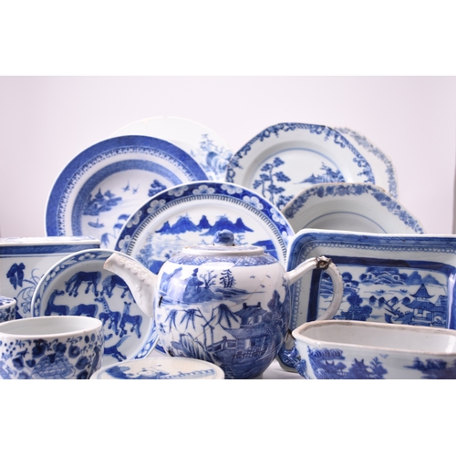 38 - An assembled group of Chinese blue and white porcelain, 18th and 19th century Including seven variou... 