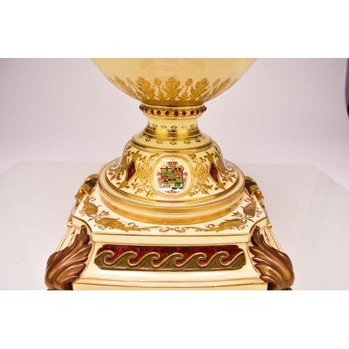 222 - An impressive Coalport limited edition Queen Victoria Diamond Jubilee vase and cover, 1897 made excl... 