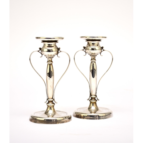 8 - A pair of early 20th century silver candlesticks, import mark for Birmingham 1900, each with stylise... 