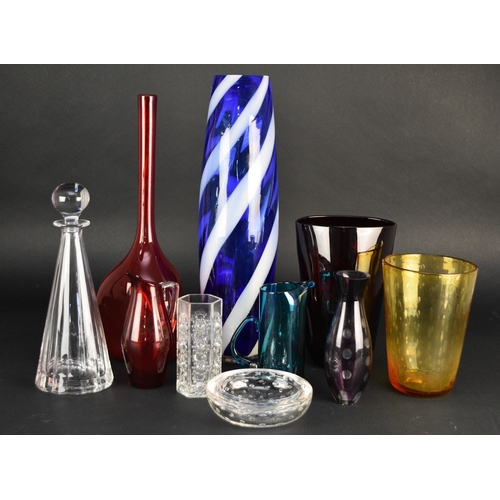 300 - A collection of good quality post-war glass, including a large and impressive Empoli blue and white ... 