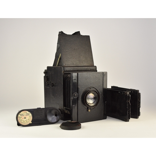 603 - A half plate field camera, inter-war period With C.P.Goerz 1:4.5 f=200mm lens and three plate holder... 