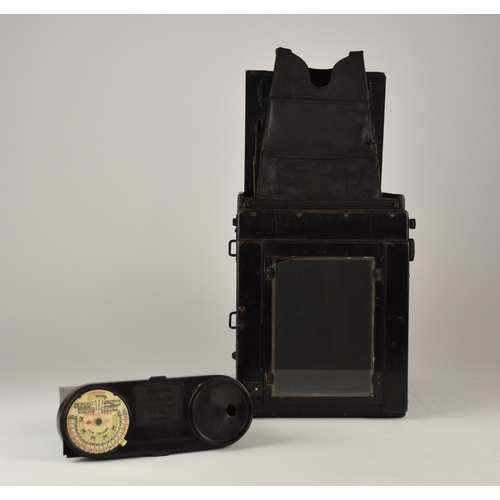 603 - A half plate field camera, inter-war period With C.P.Goerz 1:4.5 f=200mm lens and three plate holder... 