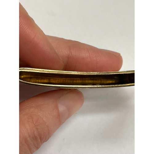 20 - A George V 9ct gold vesta case, Henry Matthews, Chester 1910, of elongated rectangular form with eng... 