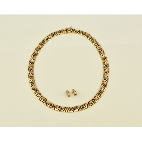 25 - A yellow and white metal decorative link collarette necklace, with integral clasp with attached safe... 