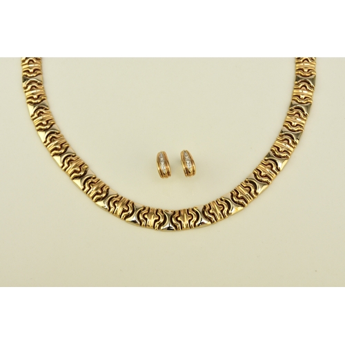 25 - A yellow and white metal decorative link collarette necklace, with integral clasp with attached safe... 
