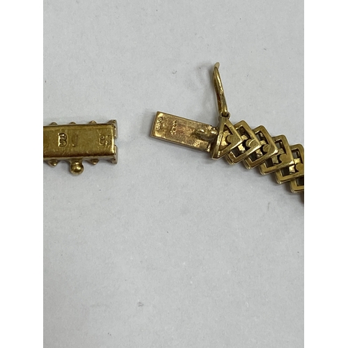 35 - A 14ct yellow gold decorative link necklace, the stylised interlocking openwork square links with in... 