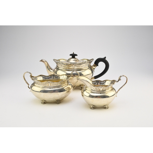 7 - An early 20th century three piece silver tea service, Sibray, Hall & Co Ltd, Sheffield 1923, each pi... 