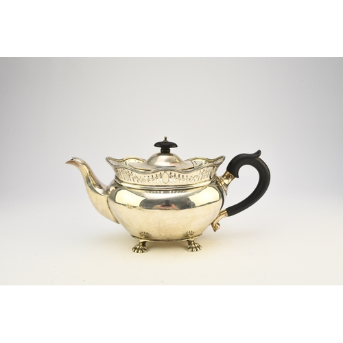 7 - An early 20th century three piece silver tea service, Sibray, Hall & Co Ltd, Sheffield 1923, each pi... 