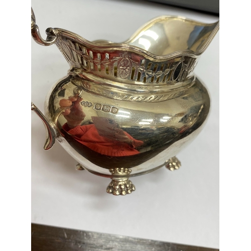 7 - An early 20th century three piece silver tea service, Sibray, Hall & Co Ltd, Sheffield 1923, each pi... 