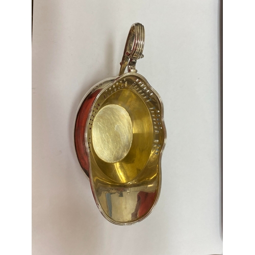 7 - An early 20th century three piece silver tea service, Sibray, Hall & Co Ltd, Sheffield 1923, each pi... 