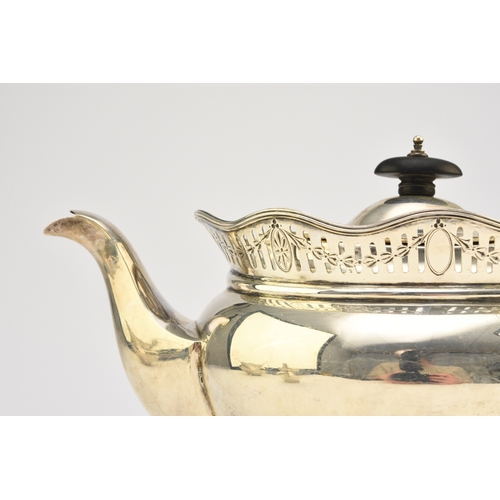 7 - An early 20th century three piece silver tea service, Sibray, Hall & Co Ltd, Sheffield 1923, each pi... 