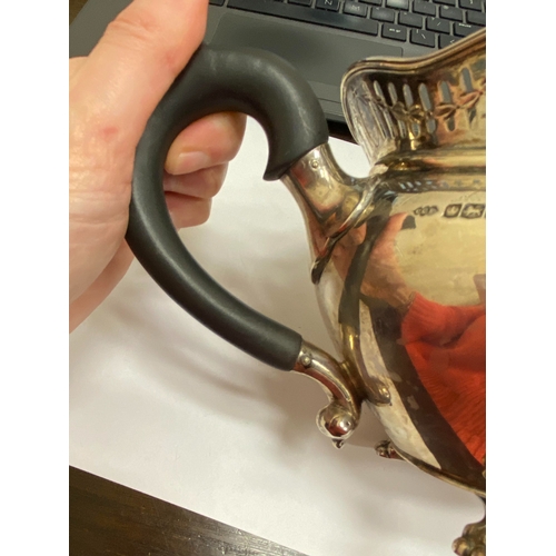 7 - An early 20th century three piece silver tea service, Sibray, Hall & Co Ltd, Sheffield 1923, each pi... 