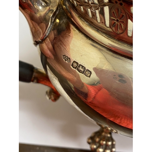 7 - An early 20th century three piece silver tea service, Sibray, Hall & Co Ltd, Sheffield 1923, each pi... 