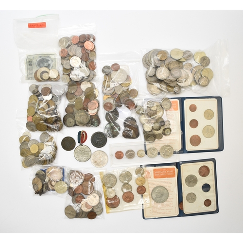 272 - An assorted collection of UK and Foreign Silver, Cupro-nickel, Copper and Bronze coinage, together w... 