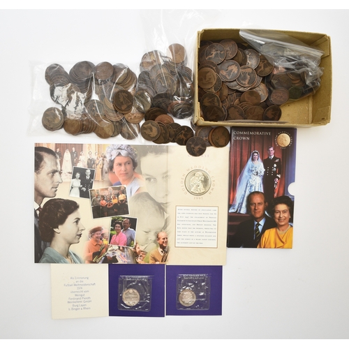 272 - An assorted collection of UK and Foreign Silver, Cupro-nickel, Copper and Bronze coinage, together w... 