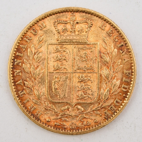 298 - Victoria Gold Young Head Sovereign, shield back, dated 1862, within fitted case