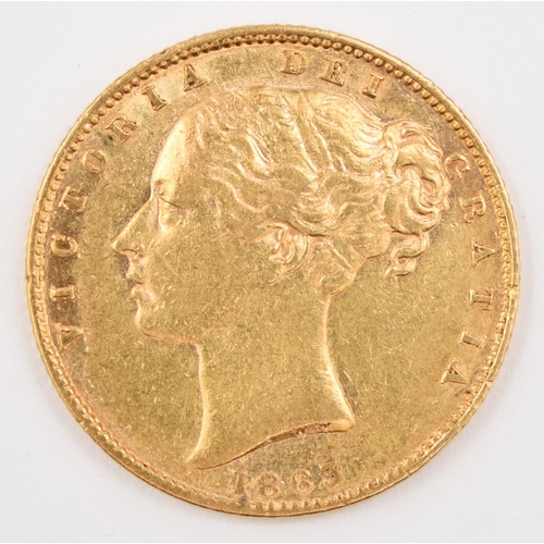 299 - Victoria Gold Young Head Sovereign, shield back, dated 1863, within fitted case