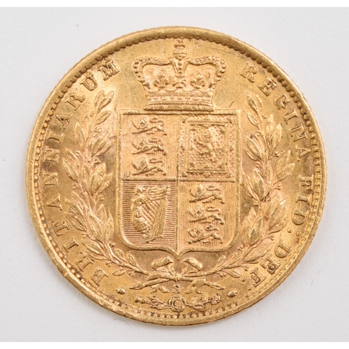 300 - Victoria Gold Young Head Sovereign, shield back, dated 1871, within fitted case