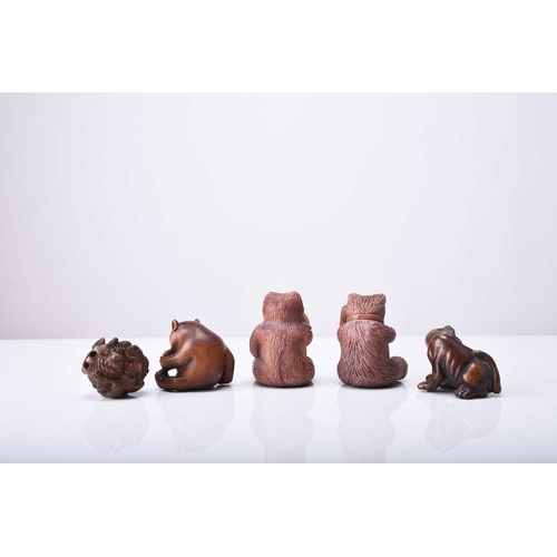 263 - A group of five Japanese wood netsuke of animals, 20th century Naturalistically and stylistically mo... 