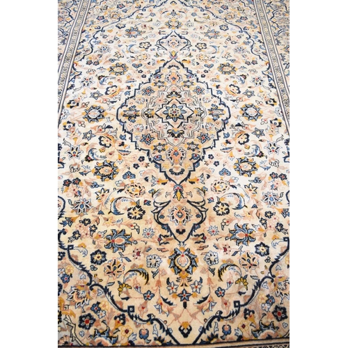 331 - A Kashan carpet 302cm x 202cm