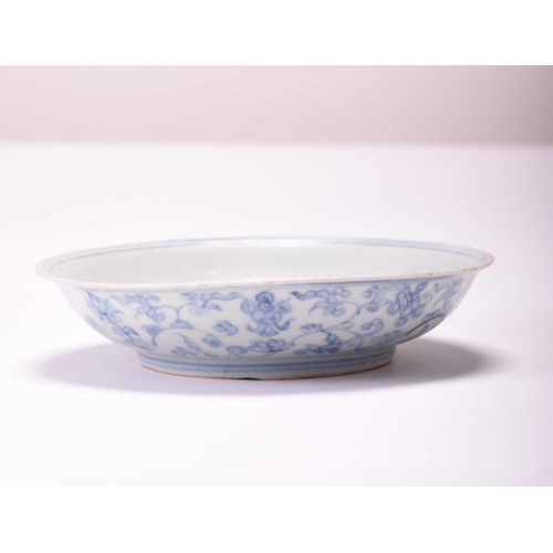 48 - A Chinese blue and white dish, late Ming/transitional Of plain round form, the inside decorated with... 