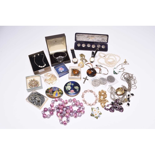 228 - A large collection of various pieces of costume jewellery, to include; Victorian silver brooches, pa... 