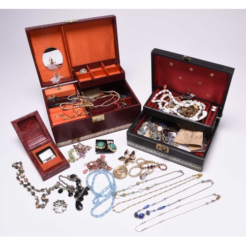 228 - A large collection of various pieces of costume jewellery, to include; Victorian silver brooches, pa... 