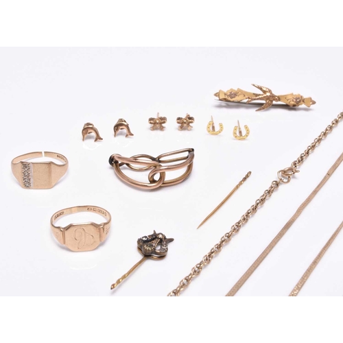 390 - A small collection of jewellery, comprising; two 9ct gold signet rings (one split), a 9ct gold chain... 