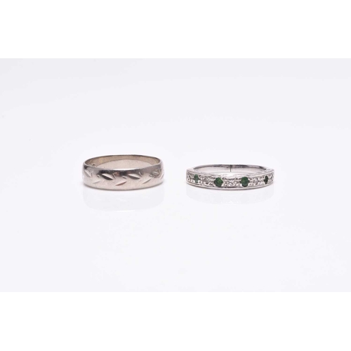 391 - An 18ct white gold wedding band, size N, weight approx 3.5g, together with an emerald and diamond ha... 